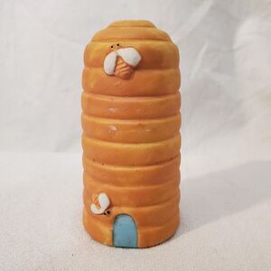 🌍5/$10🌎 Vintage Ceramic Beehive Salt Shaker with little bees